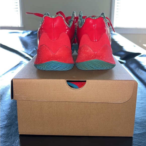 Nike Kyrie 2 Low ‘Spongebob: Mr. Krabs’ - Picture 2 of 5